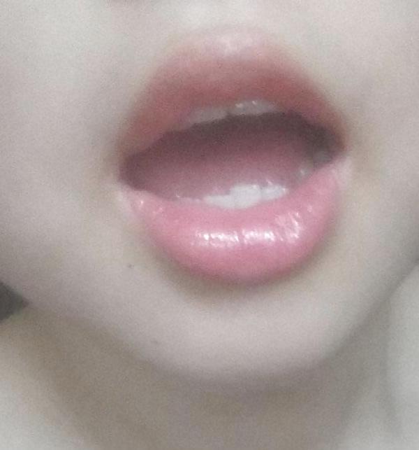 25P Korean girl takes self pics