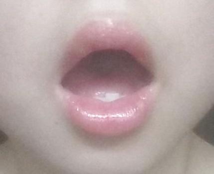 25P Korean girl takes self pics