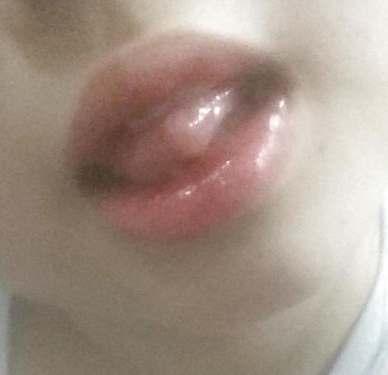 25P Korean girl takes self pics
