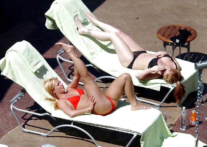 10P BRITNEY SPEARS FLAUNTING HER ASS AND PUSSY IN A RED BIKINI