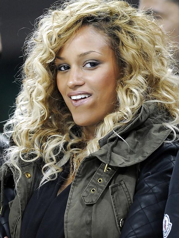 25P Black chicks with blonde hair