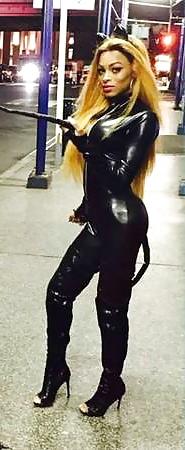 25P Black chicks with blonde hair