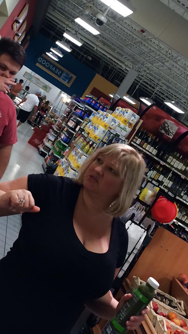 25P Candid Cleavage