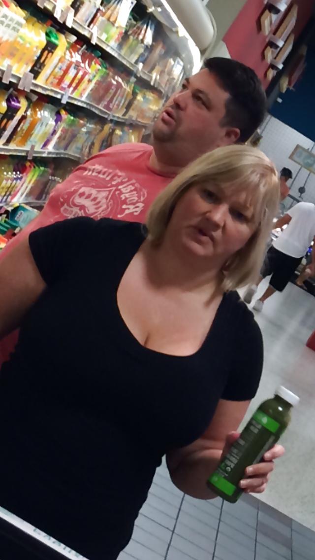 25P Candid Cleavage