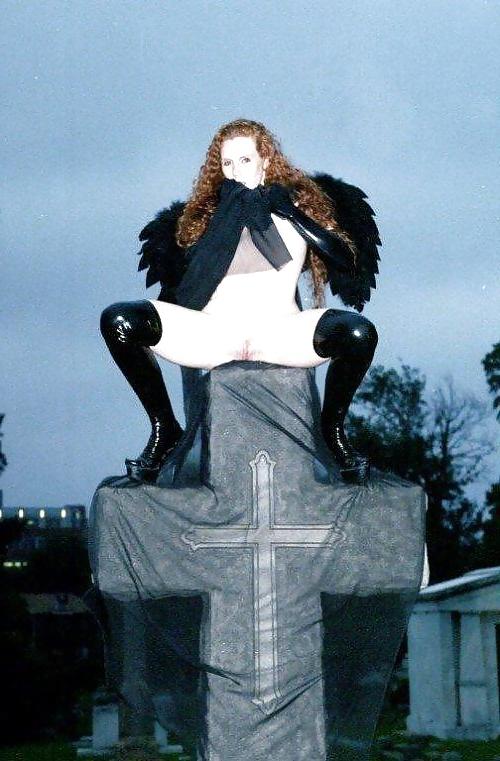 19P Gothic Redhead