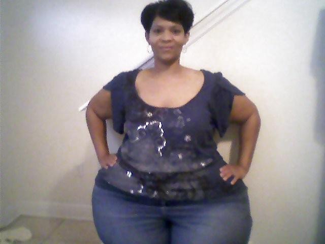 8P Curvy black milf