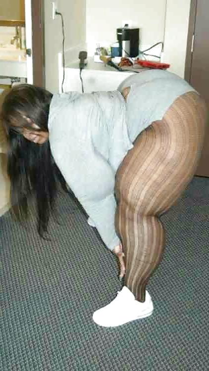 8P Curvy black milf