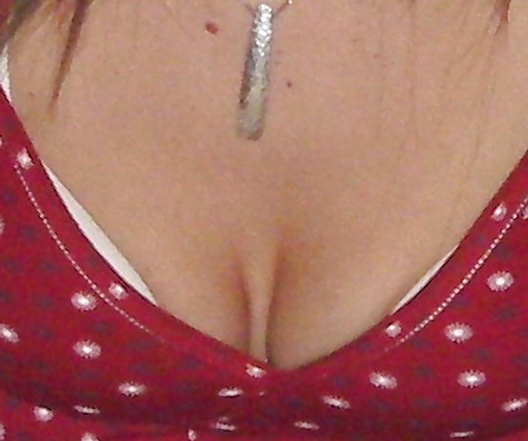 25P Downblouse Nipples & Cleavage - 2