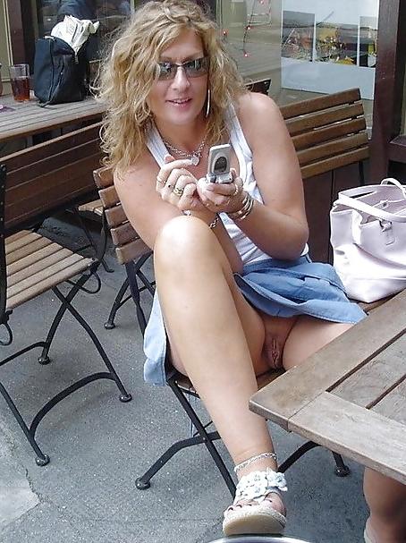 25P Downblouse Nipples & Cleavage - 2