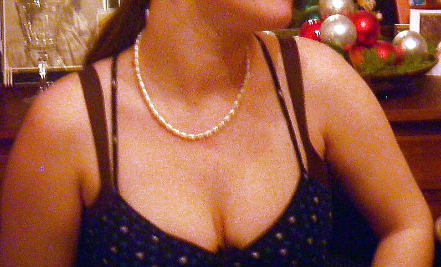 25P Downblouse Nipples & Cleavage - 2