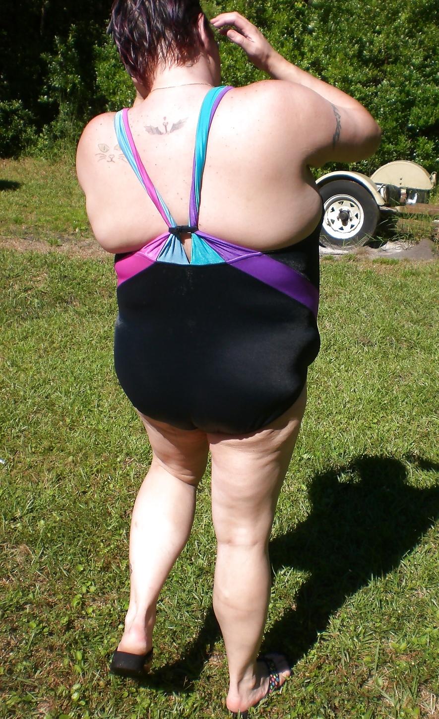 25P My FAT BBW Wife - Flabby thighs & Hairy cunt Outside
