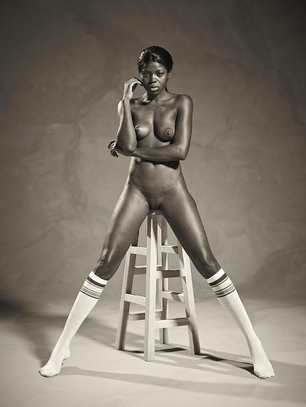16P Beautiful Woman In Black And White
