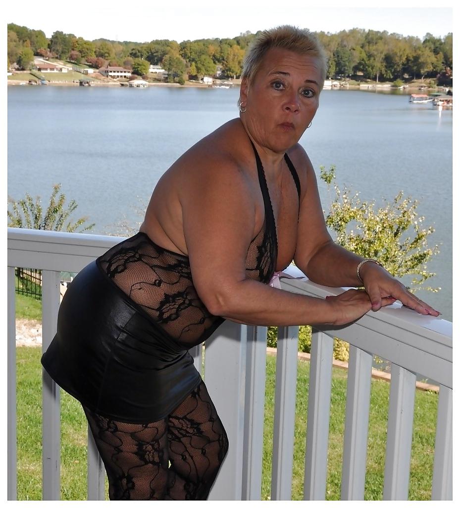 25P BBW granny Athena Risque