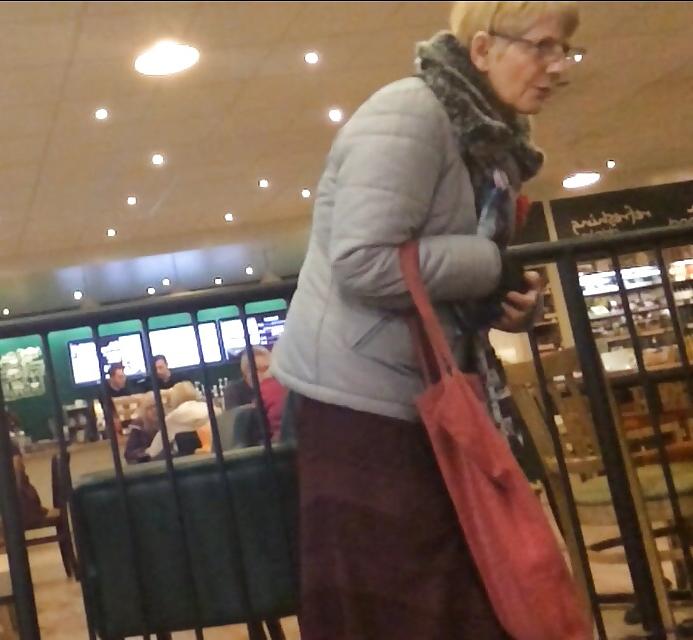 9P British up skirt candid milfs 