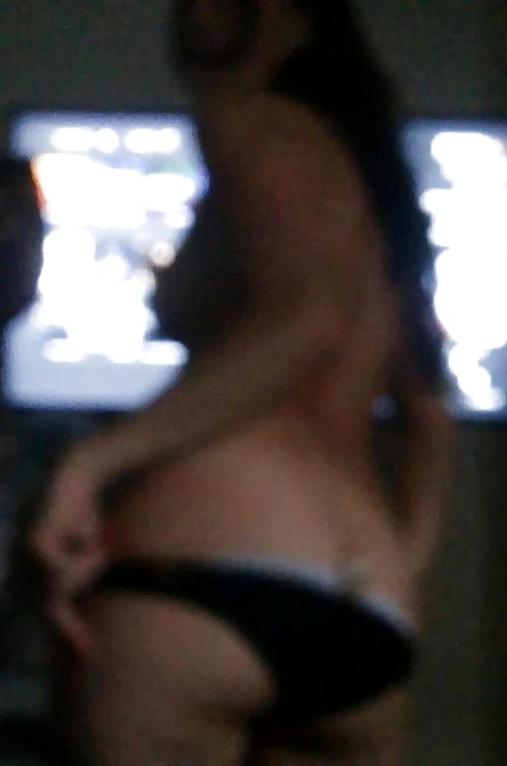 15P Hot wife dancing