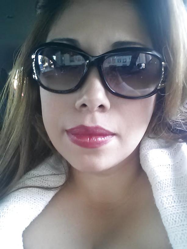 14P Gorgeous latina milf