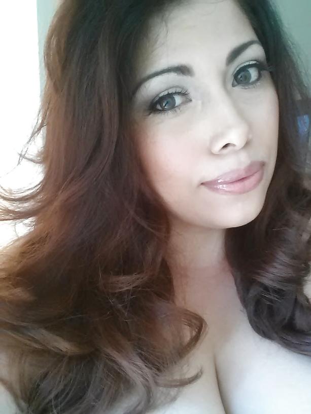14P Gorgeous latina milf