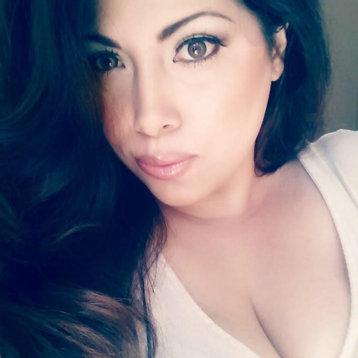 14P Gorgeous latina milf