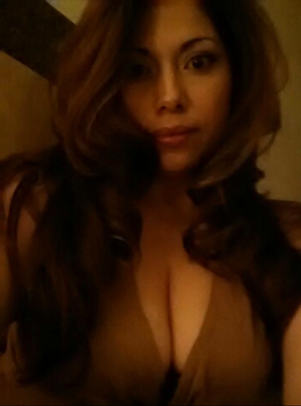 14P Gorgeous latina milf