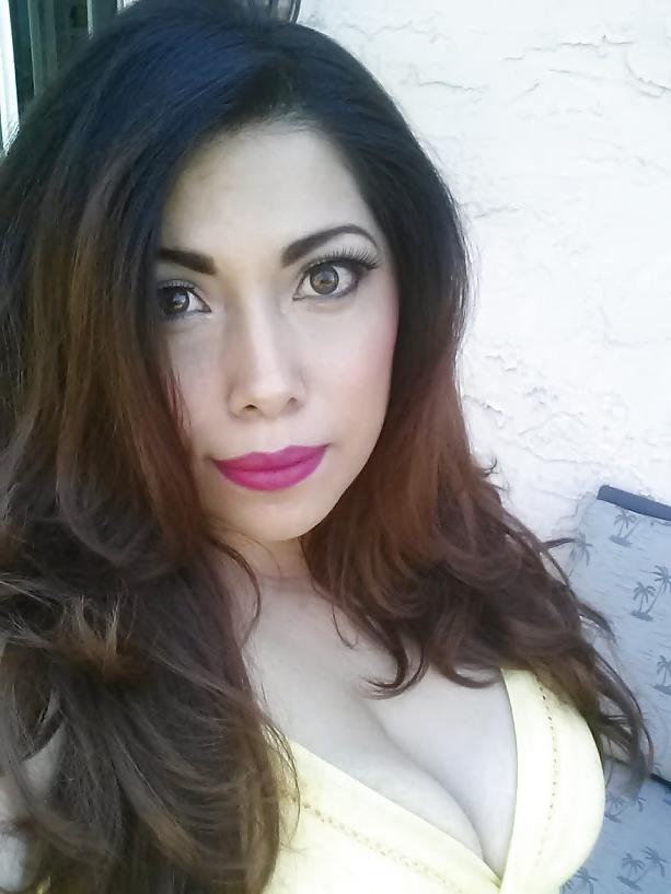 14P Gorgeous latina milf