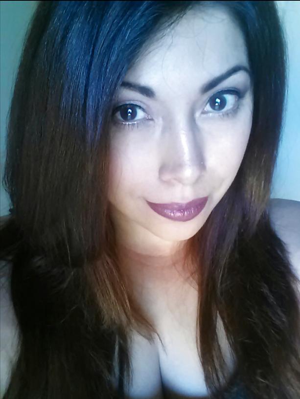 14P Gorgeous latina milf