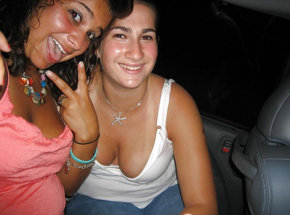 25P NICE CLEAVAGE 3