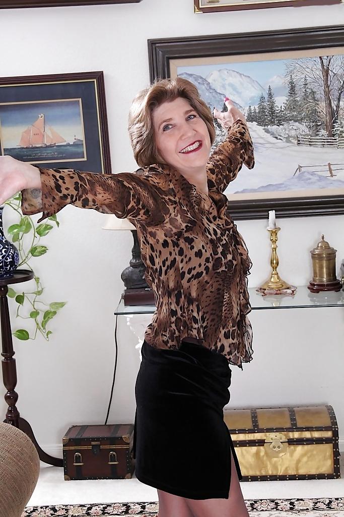 19P Classy Gilf is still very HOT