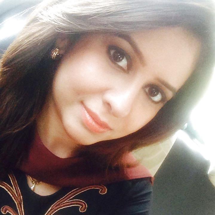 25P Sexy Muslim News Reader Rabbeaa for BIG BLACK COCKS 