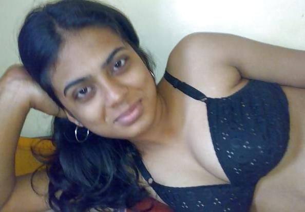 22P Desi Cleavage