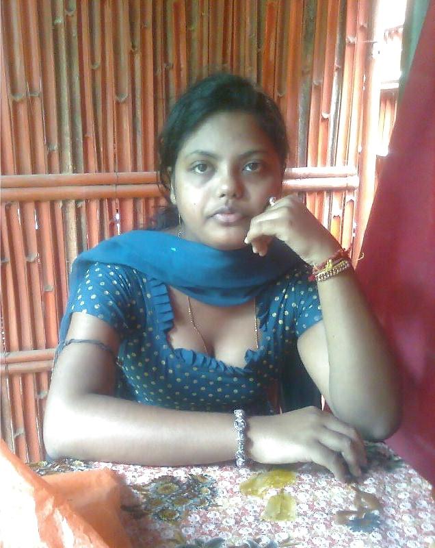 22P Desi Cleavage