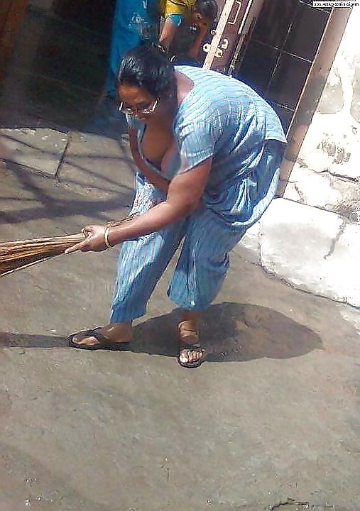 22P Desi Cleavage