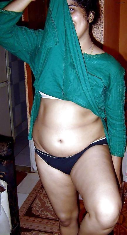 22P Desi Cleavage