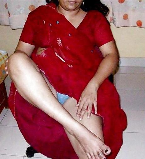 22P Desi Cleavage