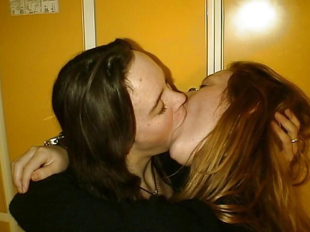 11P GIRLS KISSING
