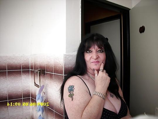 25P Proud Saggy GRANNIES Sexy Cleavage No.1
