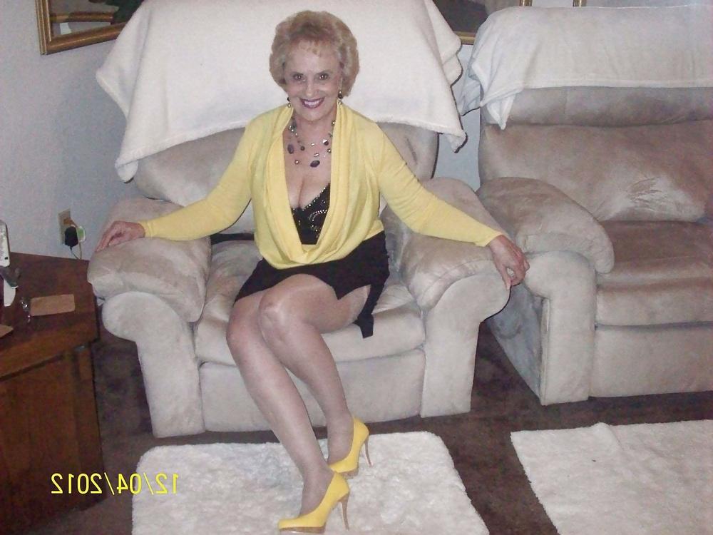 25P Proud Saggy GRANNIES Sexy Cleavage No.1