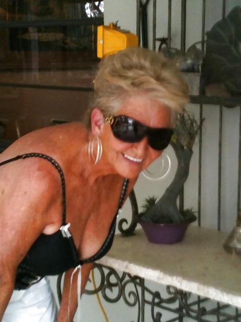 25P Proud Saggy GRANNIES Sexy Cleavage No.1