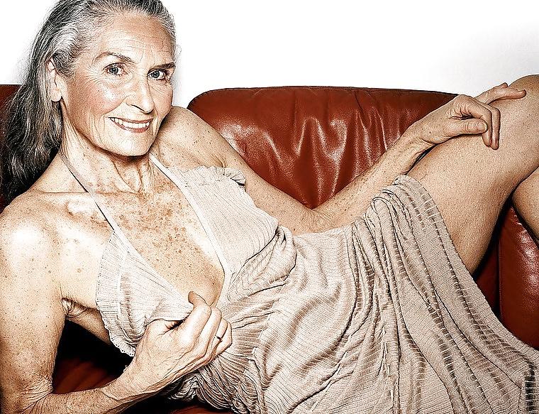 25P Proud Saggy GRANNIES Sexy Cleavage No.1