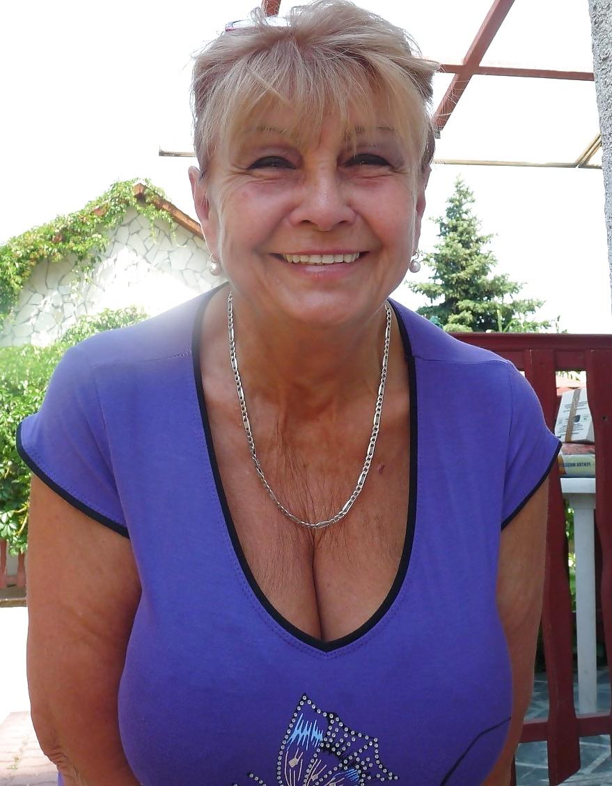 25P Proud Saggy GRANNIES Sexy Cleavage No.1