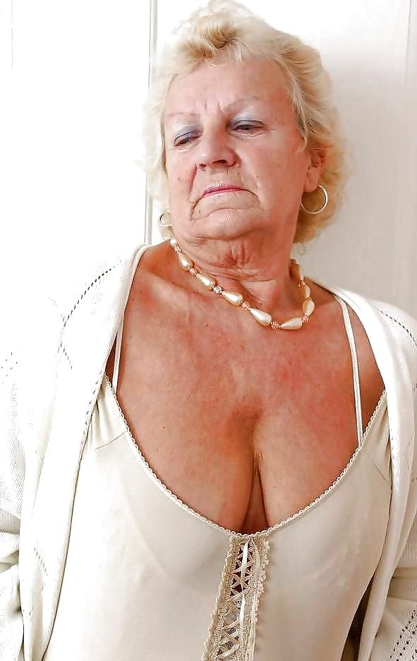 25P Proud Saggy GRANNIES Sexy Cleavage No.1