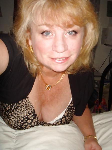 25P Proud Saggy GRANNIES Sexy Cleavage No.1