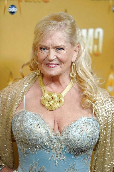 25P Proud Saggy GRANNIES Sexy Cleavage No.1