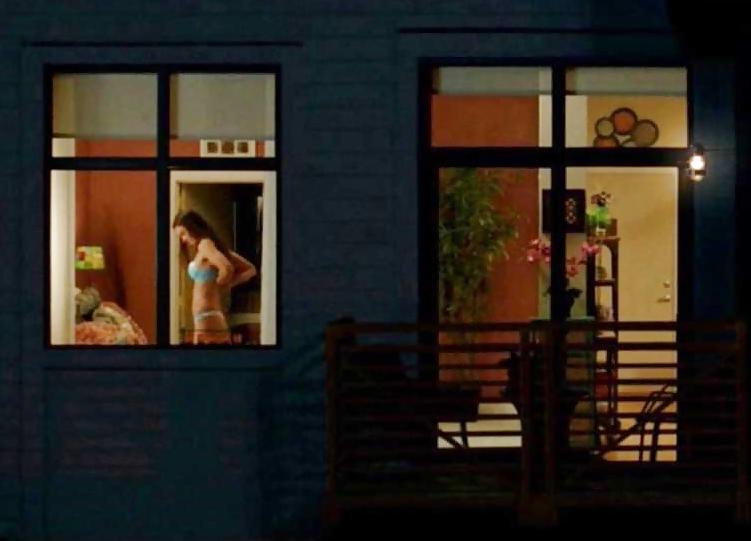 6P NEIGHBOR PUTS ON A SHOW