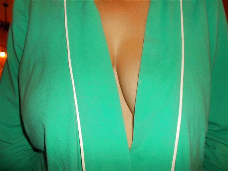 24P My wifes every day cleavage