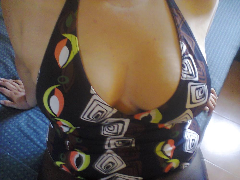 22P BBW Cleavage and Pantyhose