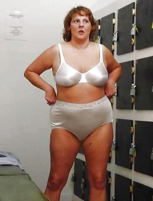 25P Assorted mature grannies BBW women in lingerie