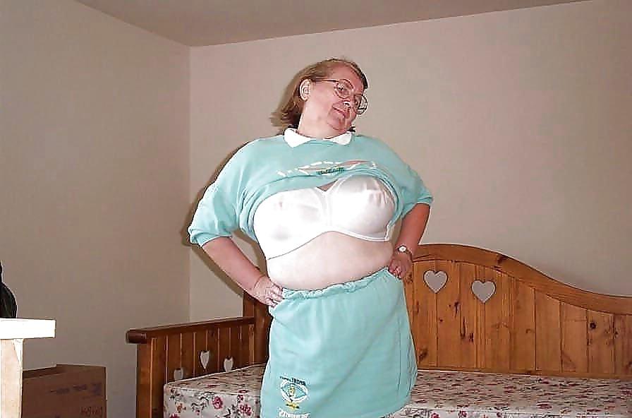 25P Assorted mature grannies BBW women in lingerie