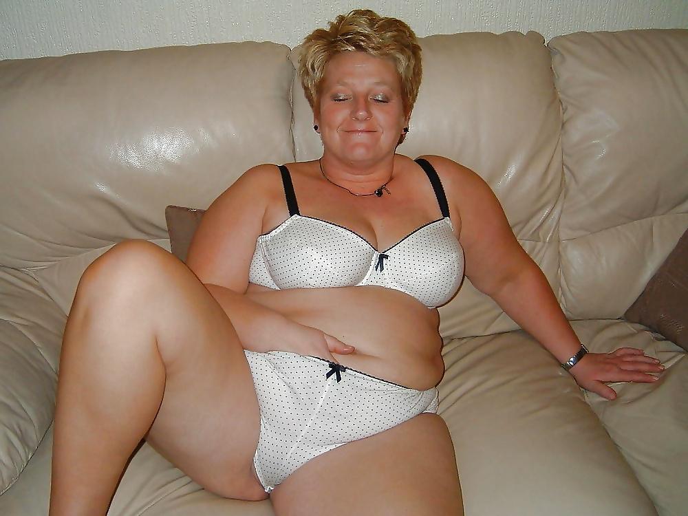 25P Assorted mature grannies BBW women in lingerie
