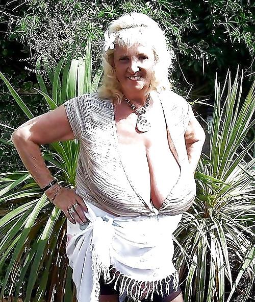 25P AMATEUR REIFT OMAS, BBW, GROßE BRÜSTE, GROßER ARSCH 53