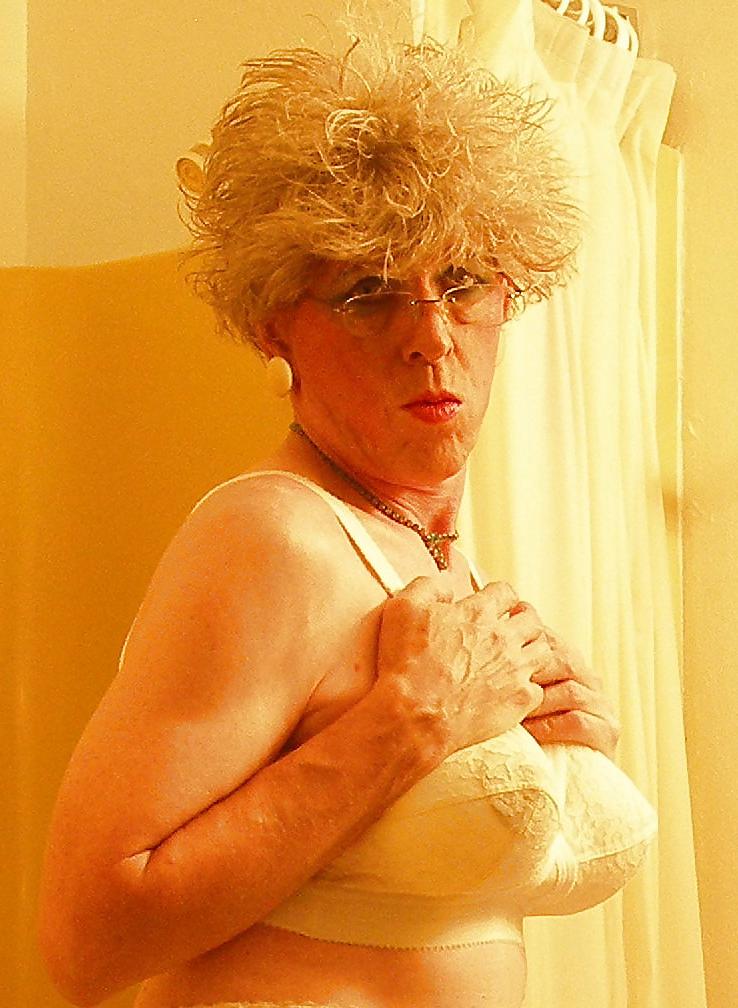 25P SLAMMIN' IN 2008 - SILVER HAIR GRANNY TRANNY